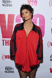 5ad5b0504e35a_ThandieNewtonV20RedParty20thAnniversary_405jzU6mJMx.thumb.jpg.db08d009c238fbdc38b5a62e16b29e4c.jpg