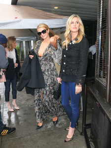 Nicky+Hilton+Rothschild+Paris+Hilton+Palm+SP5OqIF34dwx.jpg