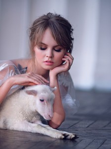5ad9f475d25ef_herVK121shot20170602.thumb.jpg.240f54ba57f2d62885b4ba32b9f0a386.jpg