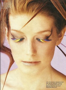 lofficiel april 2002 russia 02.jpg