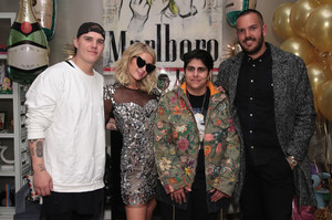 Paris+Hilton+Paris+Hilton+X+Beautycon+Festival+btBce3u-5ebx.jpg