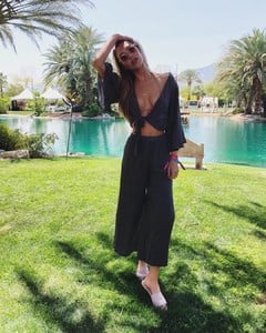 oliviakarina - Bhhn4N_B6sT.jpg