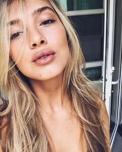 oliviakarina - BYJFwHoAZb9.jpg