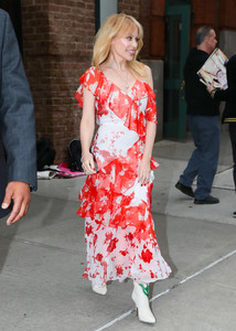 Kylie+Minogue+Kylie+Minogue+Steps+Out+NYC+HDw5G9R7KBVx.jpg
