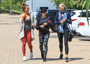 Brooke+Burke+out+and+about+8r8Kh7QTGoax.jpg