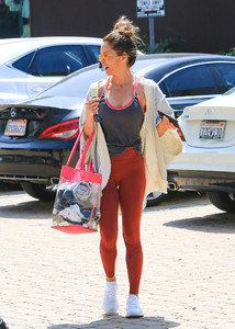 Brooke+Burke+out+and+about+dlvw8DZP9iAx.jpg