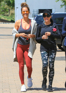 Brooke+Burke+out+and+about+uj5FOqd2ANRx.jpg