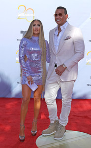    jlo270418BZNimage112.jpg