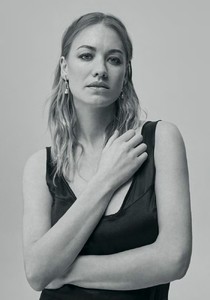 5ae41db273f46_yvonne_strahovski_backstage(4).thumb.jpg.b59df9a5570dfe6d92c70dad536243f8.jpg