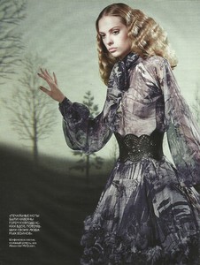 vogue russia 12 2006 doini tabbers 5.jpg