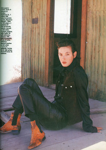 5ae5e88d8bdfa_CharleneShort-ELLE-Italia-September-1994-Viva-Elvis-ph.Uli-Rose_06.thumb.jpg.2d870777d4cc870cec8ce7d710ebae07.jpg