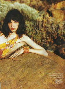 elle ru june 2004 8.jpg