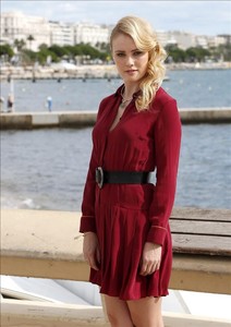 700full-hannah-new.thumb.jpg.5c37b5a02de6dda20cff963e046901f0.jpg