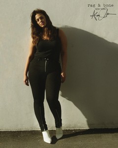 Ashley-Graham-Rag-Bone-DIY-Project-Campaign77623.thumb.jpg.83340d1ae1e060ad82d0d5f956ece01c.jpg