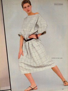 Comte_Vogue_US_April_1983_06.thumb.jpg.e0d551844877e3cceb89b16a53b7dfa0.jpg