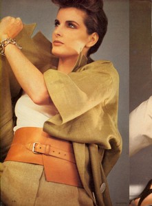 Comte_Vogue_US_March_1983_09.thumb.jpg.9109cf652acf19bd757fdc747e57a410.jpg