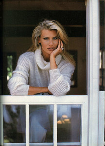 Daniela-Pestova-Elle-Italia-November-1995-ph.Mike-Reinhardt_06.thumb.jpg.7132396f0a201819b4daa2d8decae47e.jpg