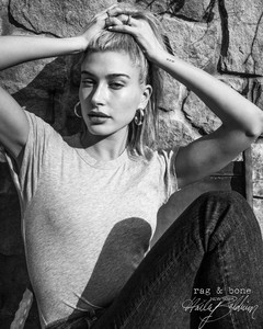 Hailey-Baldwin-DIY-project-2018-campaign-the-impression-12.thumb.jpg.be2dfe5522ea5b95922ff20a3aaa2238.jpg