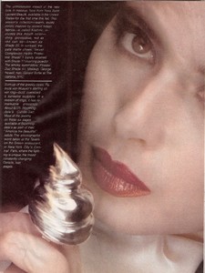 Isabella_Varriable_Vogue_US_October_1982_01.thumb.jpg.d46d921c9fbeb44cf2c8c0d70237178d.jpg