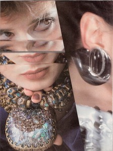 Isabella_Varriable_Vogue_US_October_1982_03.thumb.jpg.768b8ae897115c692e20f2f4ba31dd17.jpg