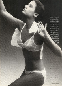 Issermann_Vogue_US_August_1984_01.thumb.jpg.a6983dda36a61b56d0a224d5a5e054d5.jpg