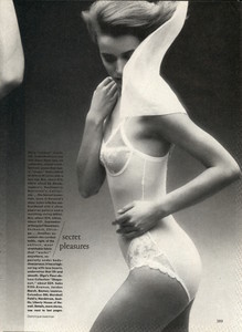 Issermann_Vogue_US_August_1984_04.thumb.jpg.59deb4070f8a16c46c45f197bf05fabb.jpg