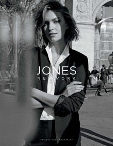 Jones-Spring-Summer-2018-Campaign21212.thumb.jpg.a16e16b15a90ce05bd53d80d2b687fe8.jpg