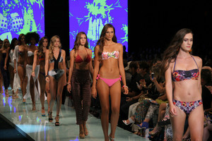 Miami-Fashion-Week-243.thumb.jpg.35bc625c282eb972a04e09237b1ef3c8.jpg