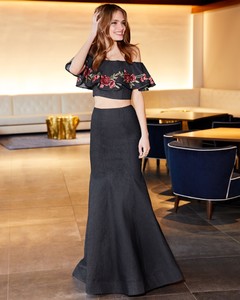 Neiman-Marcus-Two-Piece-Evening-Looks-2018-05.thumb.jpg.16cb2947ebfceb403bd8a668fc39cf36.jpg