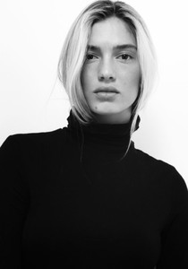 OLIVIA_KARINA_01-1-720x1024.jpg
