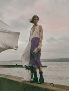 Vogue-Ukraine-Giedre-Dukauskaite-Nagi-Sakai-11.thumb.jpg.8b584a56df7badde72cbac3f5c6b2320.jpg