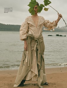 Vogue-Ukraine-Giedre-Dukauskaite-Nagi-Sakai-15.thumb.jpg.f2752f5ad1603b4d635e3bc61b14a234.jpg