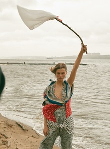 Vogue-Ukraine-Giedre-Dukauskaite-Nagi-Sakai-2.thumb.jpg.5de929779b2a85b6187ca886cbab53e4.jpg