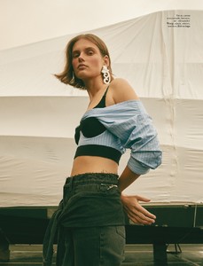 Vogue-Ukraine-Giedre-Dukauskaite-Nagi-Sakai-7.thumb.jpg.efbef50ce494fe627c390129533e0323.jpg