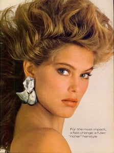 Vogue_US_November_1984_04.thumb.jpg.6b834308d9540ee7b0e503bb55eee864.jpg