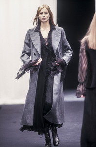 alberta-ferretti-fw-1993-7.thumb.jpg.859b18a793e6d4e2f00e7fc66fda60e0.jpg