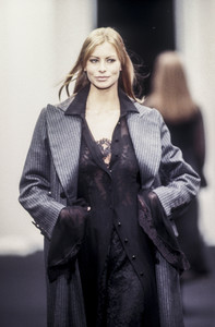 alberta-ferretti-fw-1993-8.thumb.jpg.800a658566d2c97844aa0c8980dd49e3.jpg