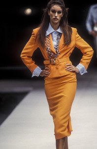 alberta-ferretti-ss-1993-4.thumb.jpg.568e7eb9e1399933d5777f42b64148ed.jpg