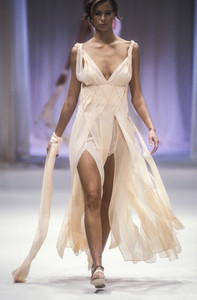 alberta-ferretti-ss-1994-1.thumb.jpg.dfdbac8430d69d5afdff2c2dceb7d14b.jpg