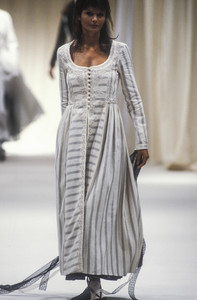 alberta-ferretti-ss-1994-13.thumb.jpg.8e3577987ff12e85bb2e1613fbbf39f8.jpg