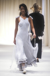 alberta-ferretti-ss-1994-17.thumb.jpg.41549b819a66c6b8fa89badcffd82f43.jpg