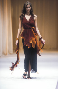 alberta-ferretti-ss-1994-23.thumb.jpg.ee56e5b4aebbe58422a8316a1fe77f0c.jpg