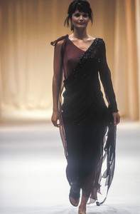 alberta-ferretti-ss-1994-5.thumb.jpg.d216afa397073abca8df308e2359102e.jpg