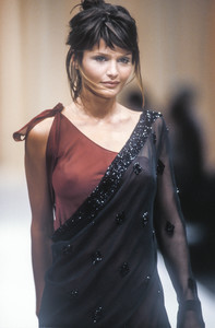 alberta-ferretti-ss-1994-7.thumb.jpg.b6cb0113bd9f1932d7d7631564b048ac.jpg