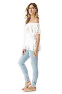 alvaro_ak029-13t_wht_front2.jpg