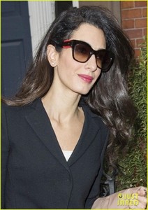 amal-clooney-heads-to-work-in-nyc-02.jpg