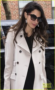 amal-clooney-looks-chic-while-teaching-02.jpg