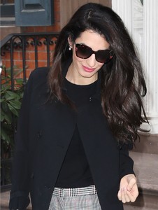 amal-clooney-style-out-in-new-york-city-04-12-2018-0.thumb.jpg.a2fee6208f48d696d3cba4ec59e1bd05.jpg