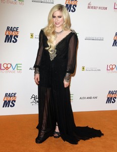 avril-lavigne-2018-race-to-erase-ms-gala-in-beverly-hills-1.jpg