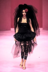 betsey-johnson-ss-1999-7.thumb.jpg.80bb1e165e2ac0ce5d5d3e87e02c4015.jpg